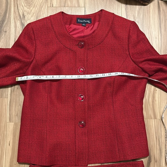 Red suit. Jacket and skirt - Picture 3 of 8